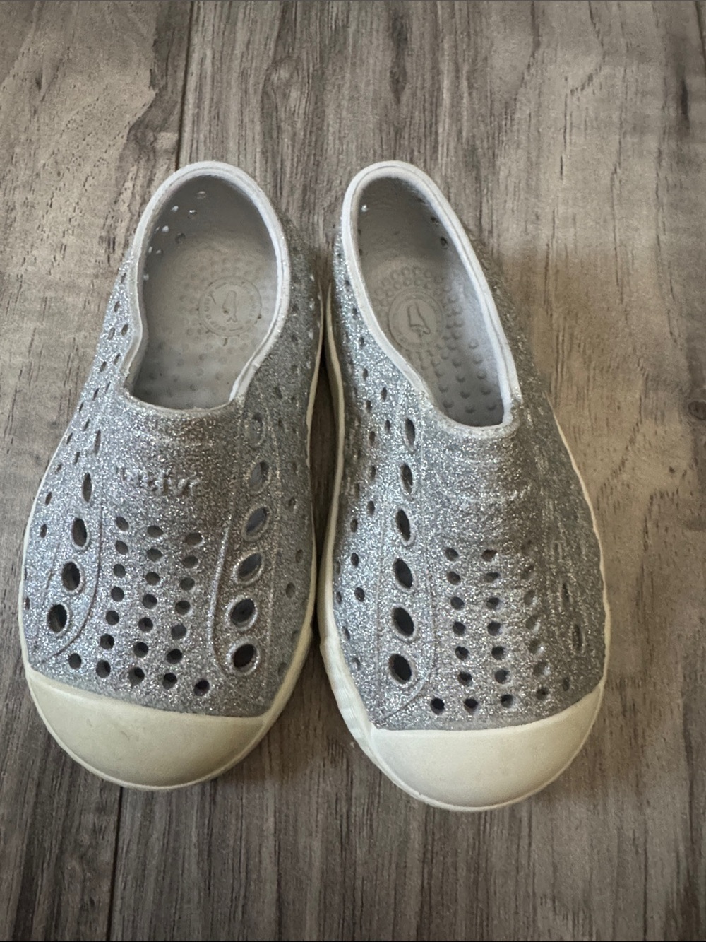 Native Shoes Kids Glitter Slip-On Water Shoes - Silver C4